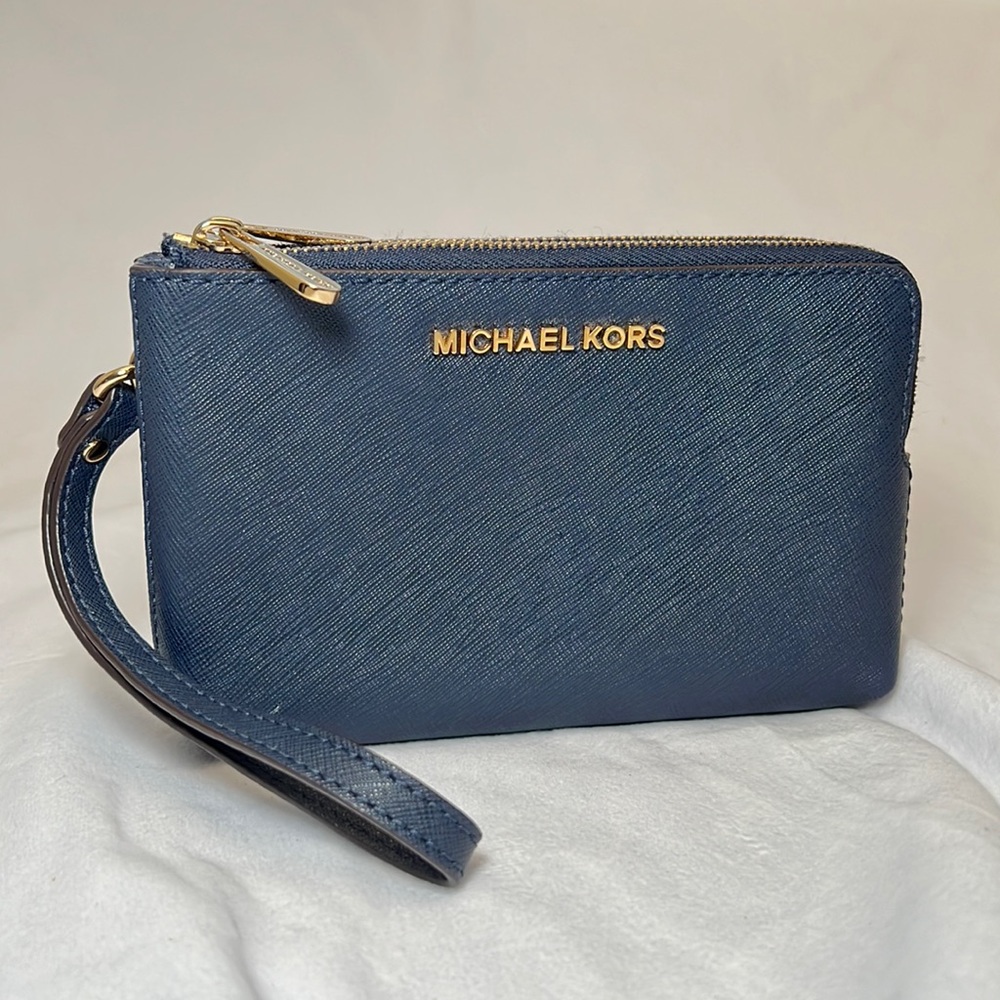 Michael kors wristlet